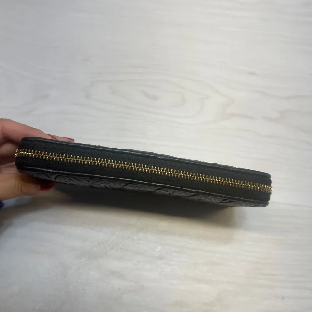 Very Rare Coach Wallet Zip Around Accordion Black‎ w/Leather Design Soft Leather